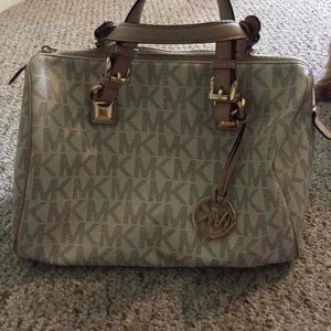 Micheal Kors bag